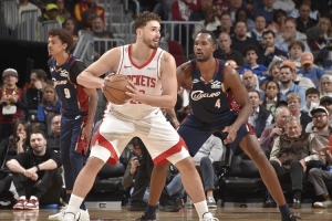 打爆DPOY！今日莫布里共防守申京6分30秒 期间后者9中7砍下16分