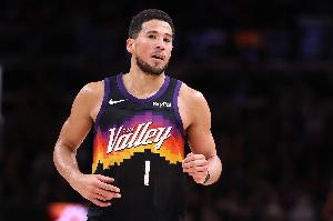 兵不血刃！布克13投6中得19分6板5助3断 正负值为+17