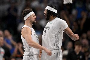 美媒：克莱和浓眉目前都清楚独行侠很有可能将他们交易